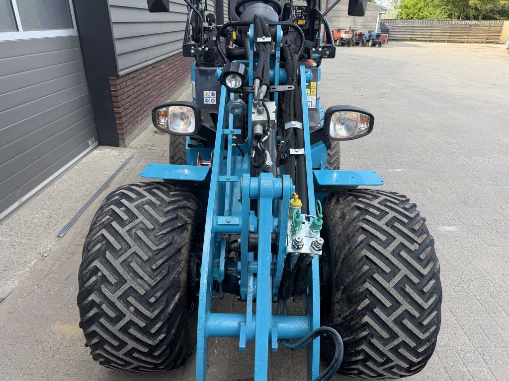 Giant G2700 X-TRA HD+ minishovel BJ 2024 1066 uur