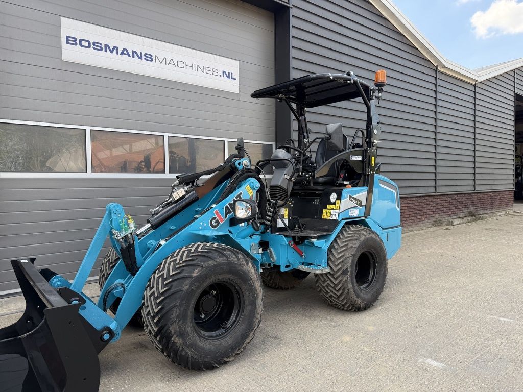 Giant G2700 X-TRA HD+ minishovel BJ 2024 1066 uur