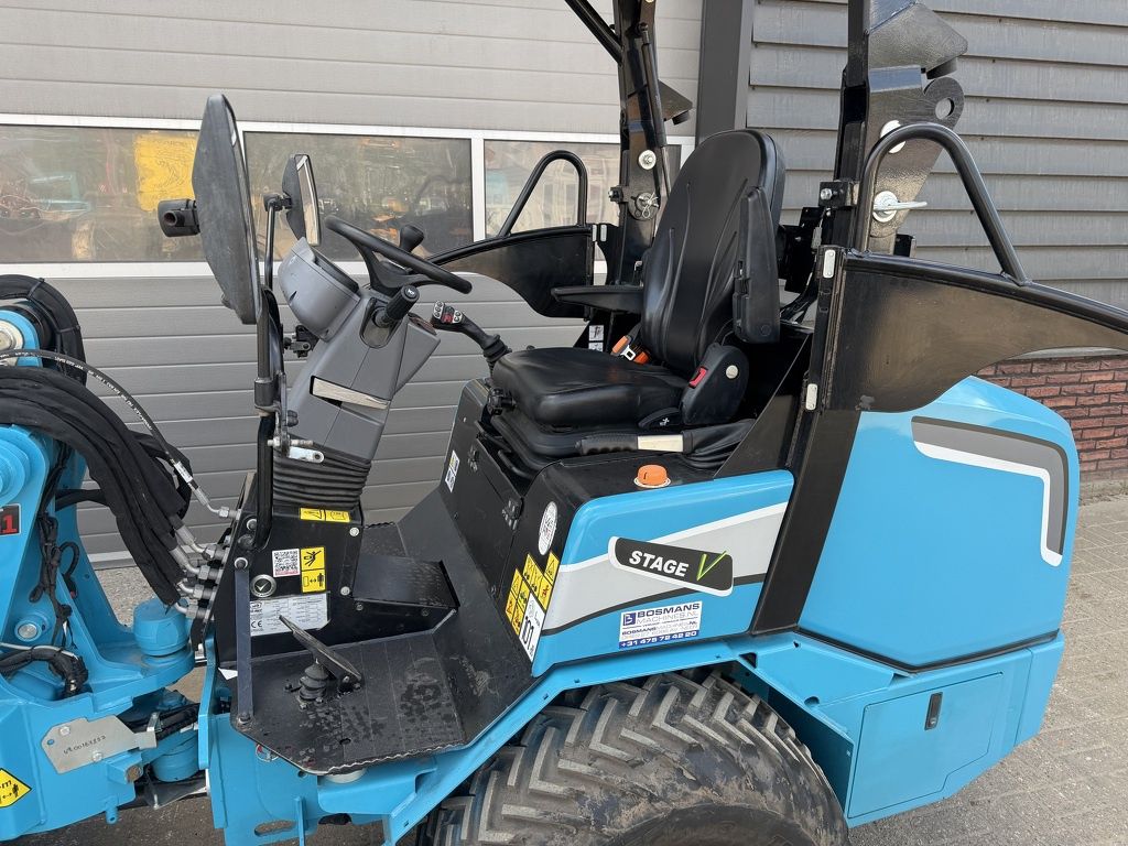 Giant G2700 X-TRA HD+ minishovel BJ 2024 1066 uur