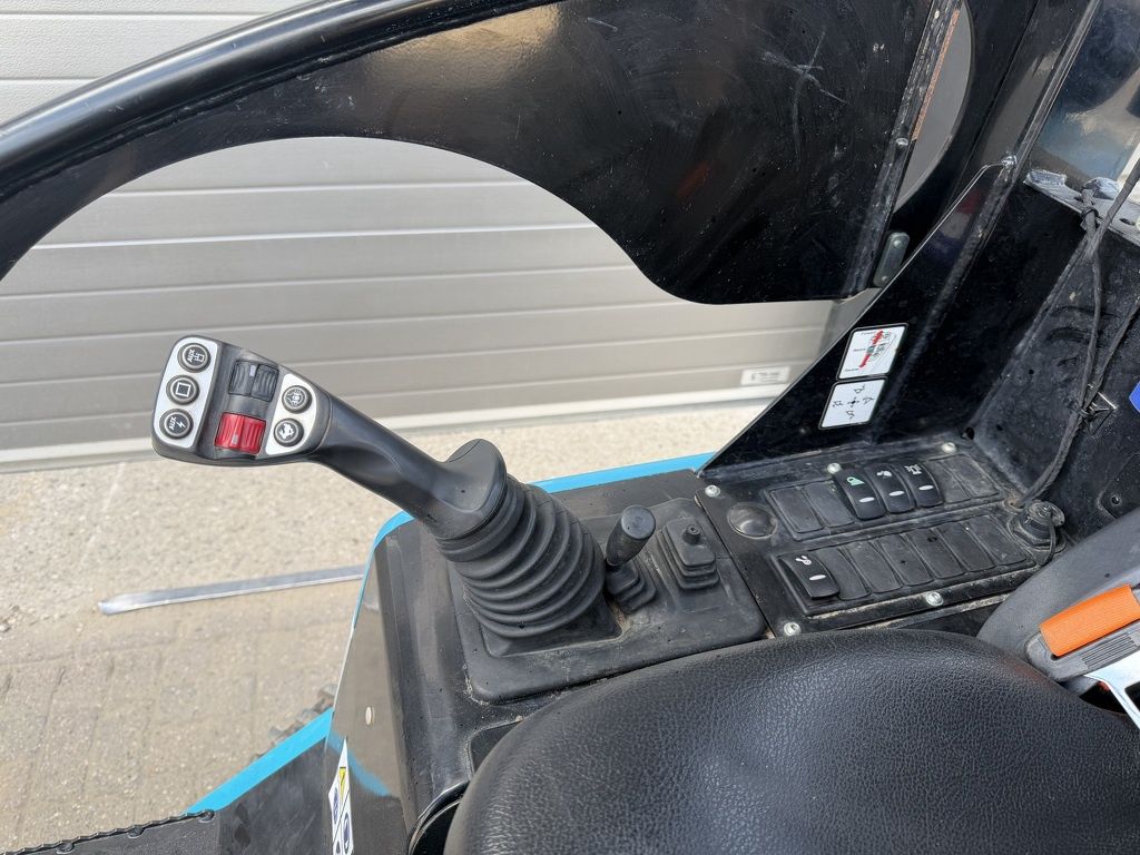 Giant G2700 X-TRA HD+ minishovel BJ 2024 1066 uur