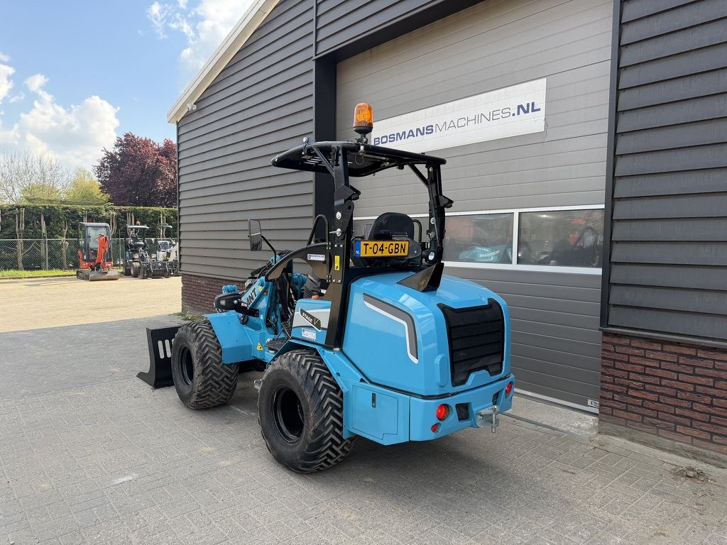 Giant G2700 X-TRA HD+ minishovel BJ 2024 1066 uur