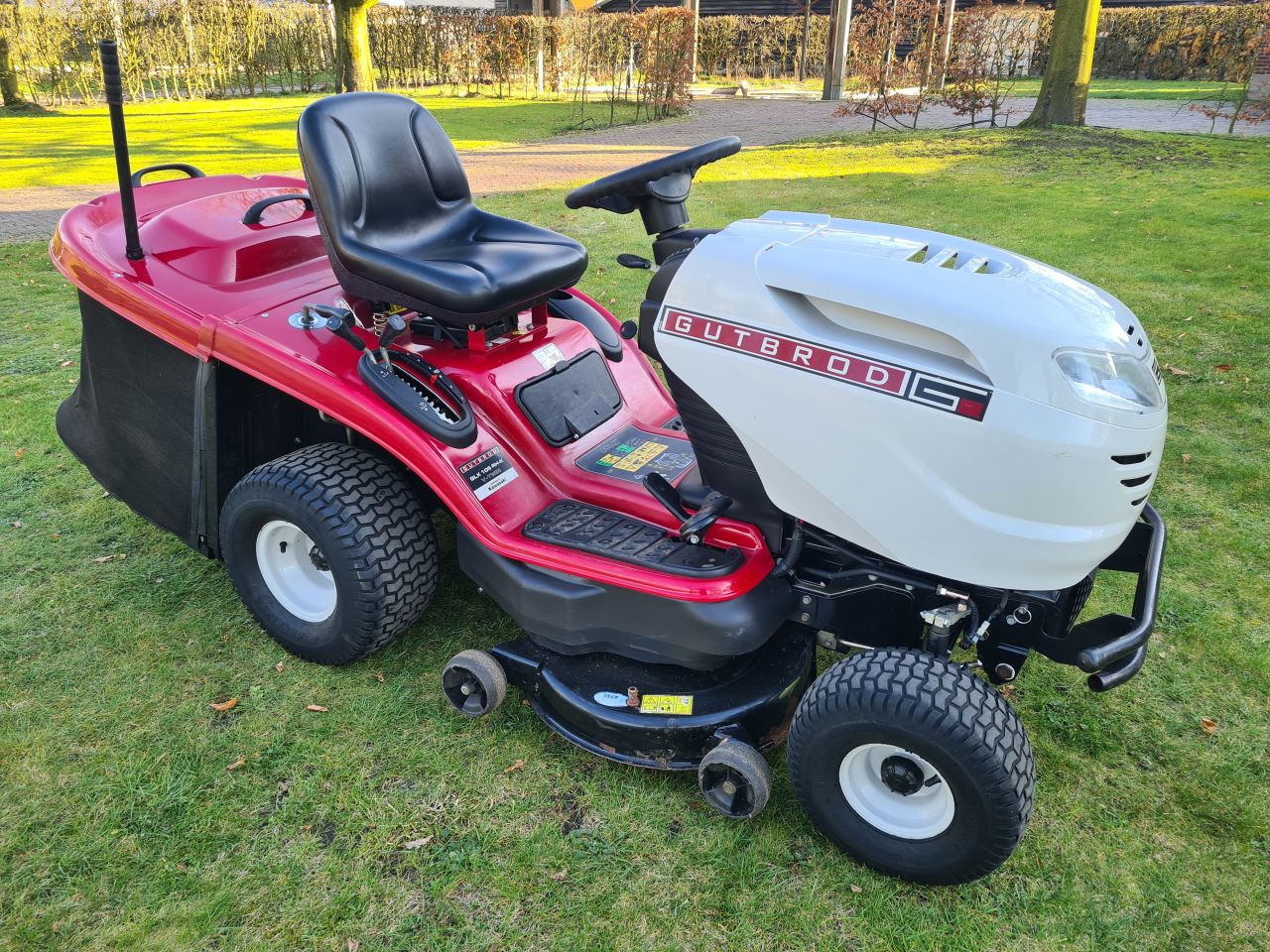 Gutbrod GLX 105 RH-K V Twin kawasaki motor.