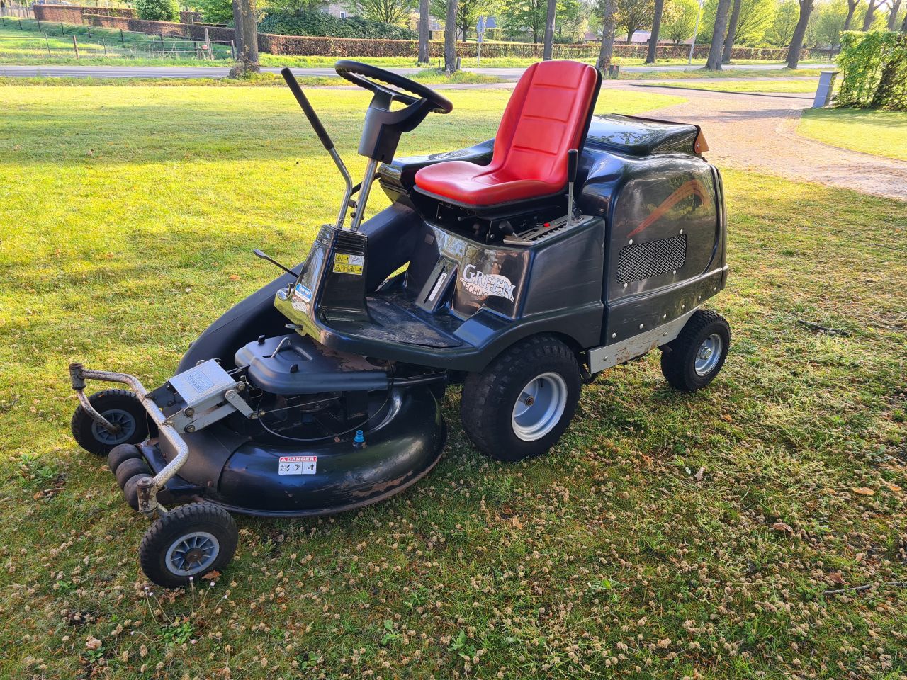 GTM frontmaaier met opvangbak hydrostaat.