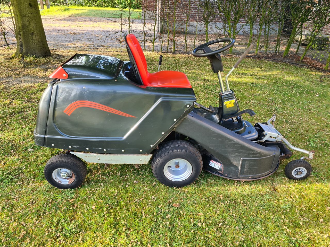 GTM frontmaaier met opvangbak hydrostaat.