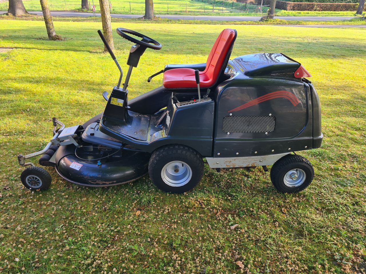 GTM frontmaaier met opvangbak hydrostaat.