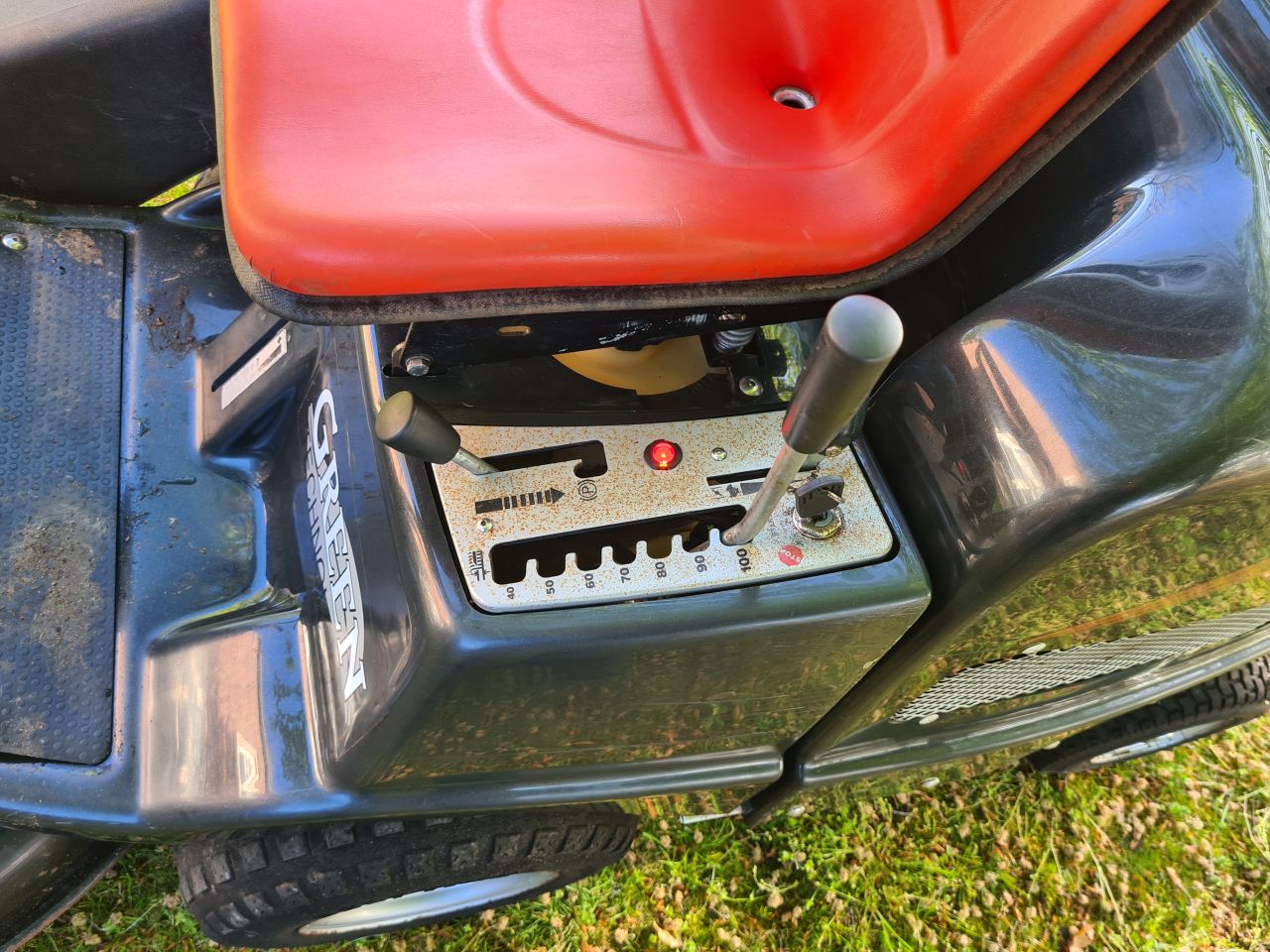 GTM frontmaaier met opvangbak hydrostaat.