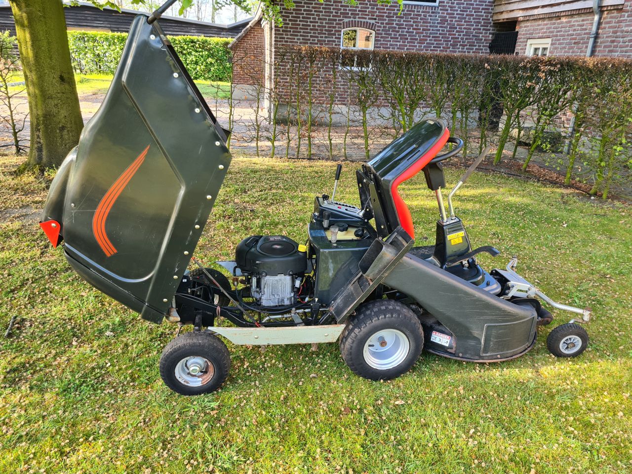 GTM frontmaaier met opvangbak hydrostaat.