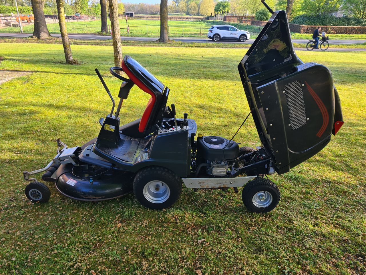 GTM frontmaaier met opvangbak hydrostaat.