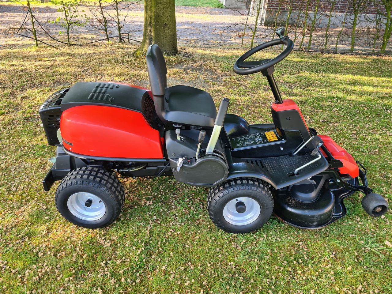 Jonsered Husqvarna FR 2213 MA frontmaaier hydrostaat.