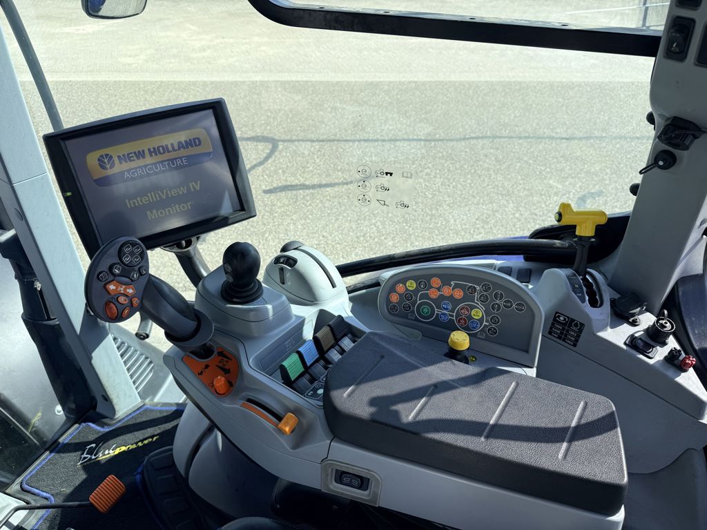 New Holland T6.180AC Stage V Blue Power