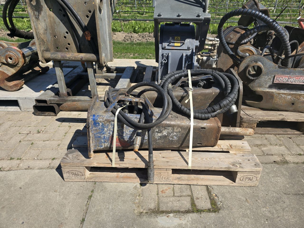 2x Hydraulische sloophamer 2,5 tot 10 ton