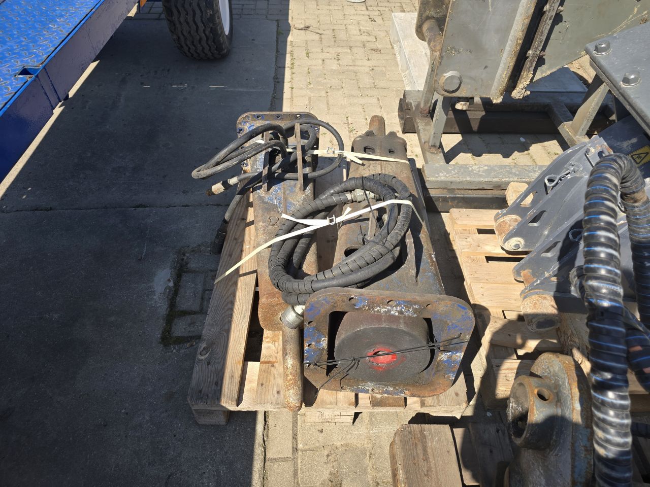 2x Hydraulische sloophamer 2,5 tot 10 ton