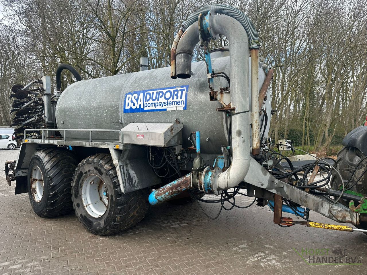 Duport 10300 Mesttank met bemester en zuigarm