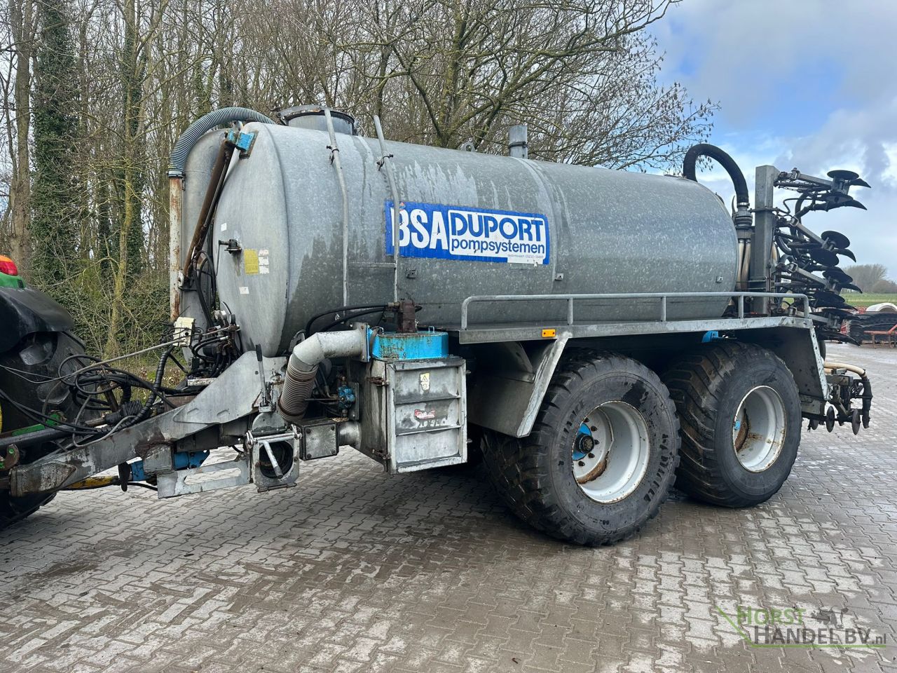 Duport 10300 Mesttank met bemester en zuigarm
