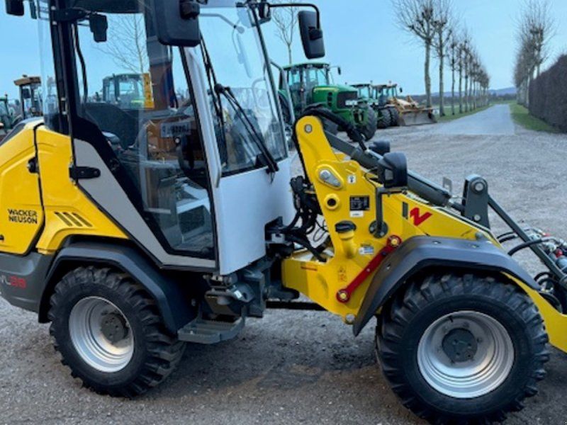 Wacker Neuson WL28 LUKKET KABINE, SKOVL OG GAFLER, HYDRAULISK SKIFT