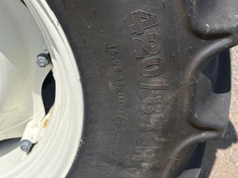 New Holland T5.95 MED FRONTLIFT + MASSER AF OLIEUDTAG.