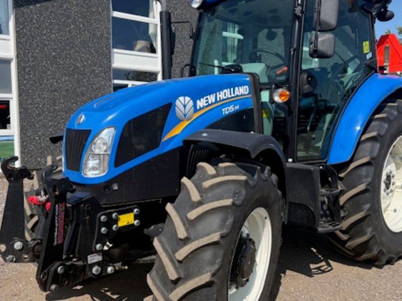 New Holland T5.95 MED FRONTLIFT + MASSER AF OLIEUDTAG.