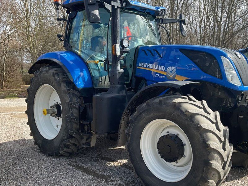 New Holland T7.215S