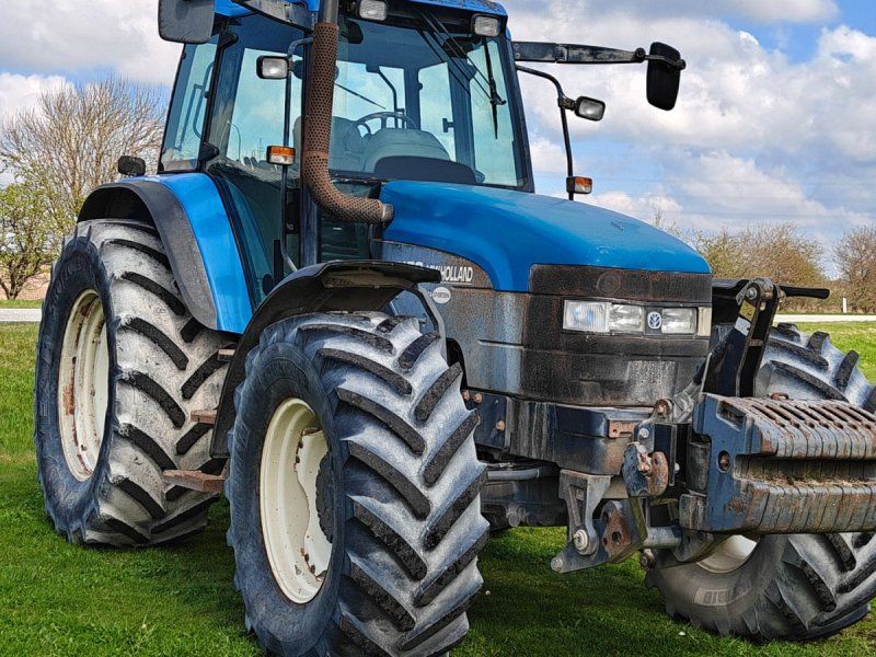 New Holland TM150