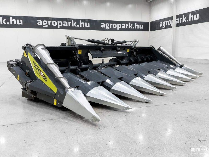 Tecnomais TMRP4 8R-F UN 8 row (75 cm), foldable corn header, for Claas