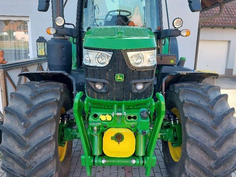 John Deere 6140M im Kundentrag
