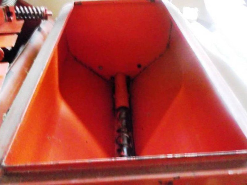 Becker 4x Düngertank mit je zwei Ausläufen