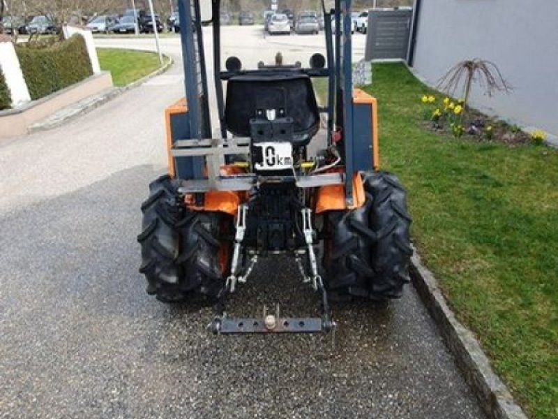 Kubota B7001