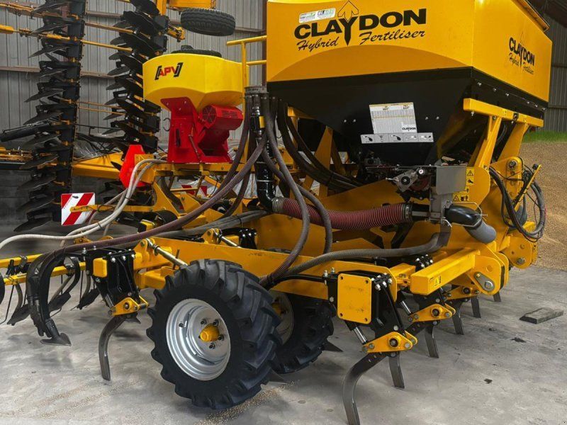 Claydon Hydrid 4 M med gødning og frøkasse