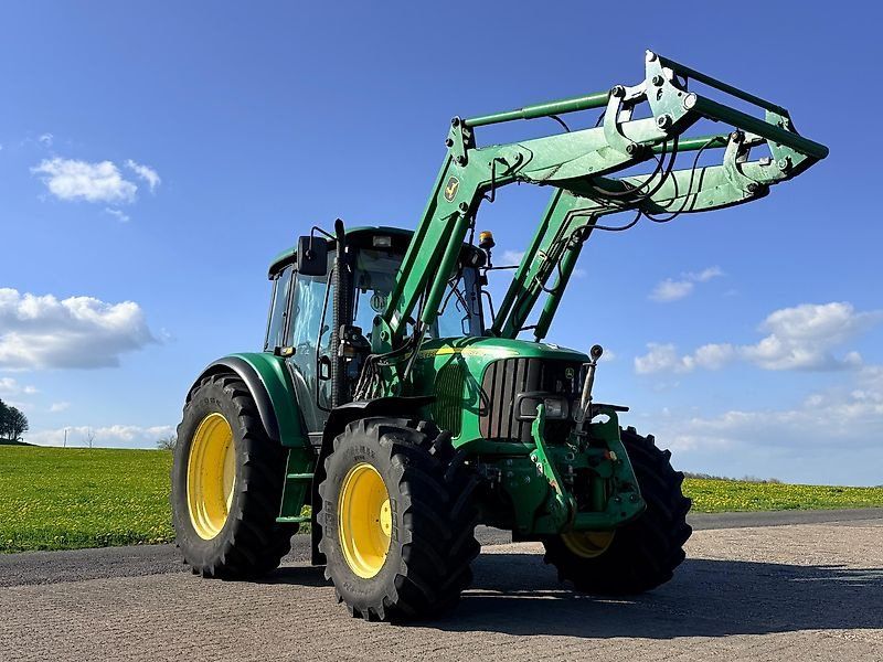 John Deere 6220