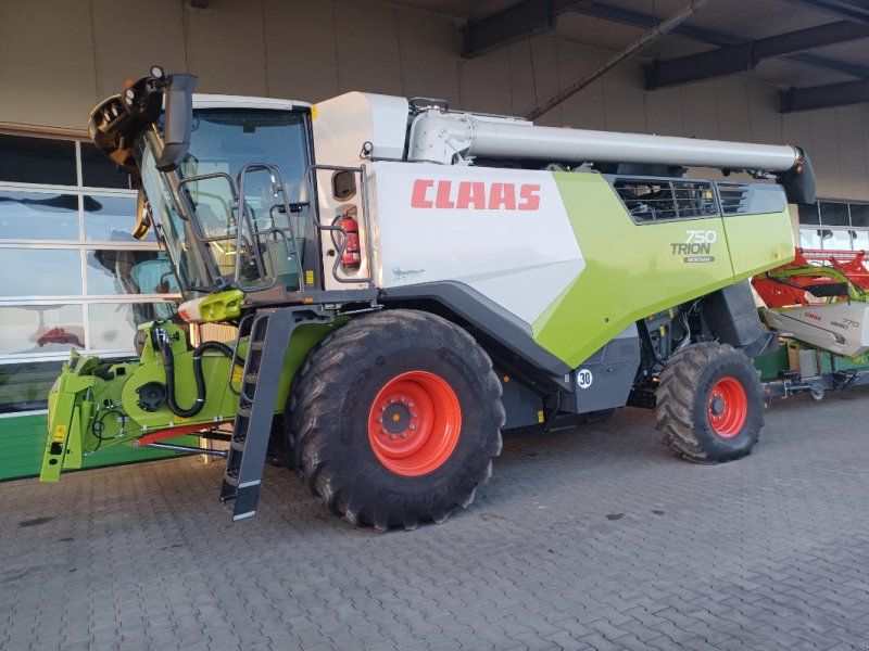 Claas Trion 750 Montana + V 770 Laserpilot