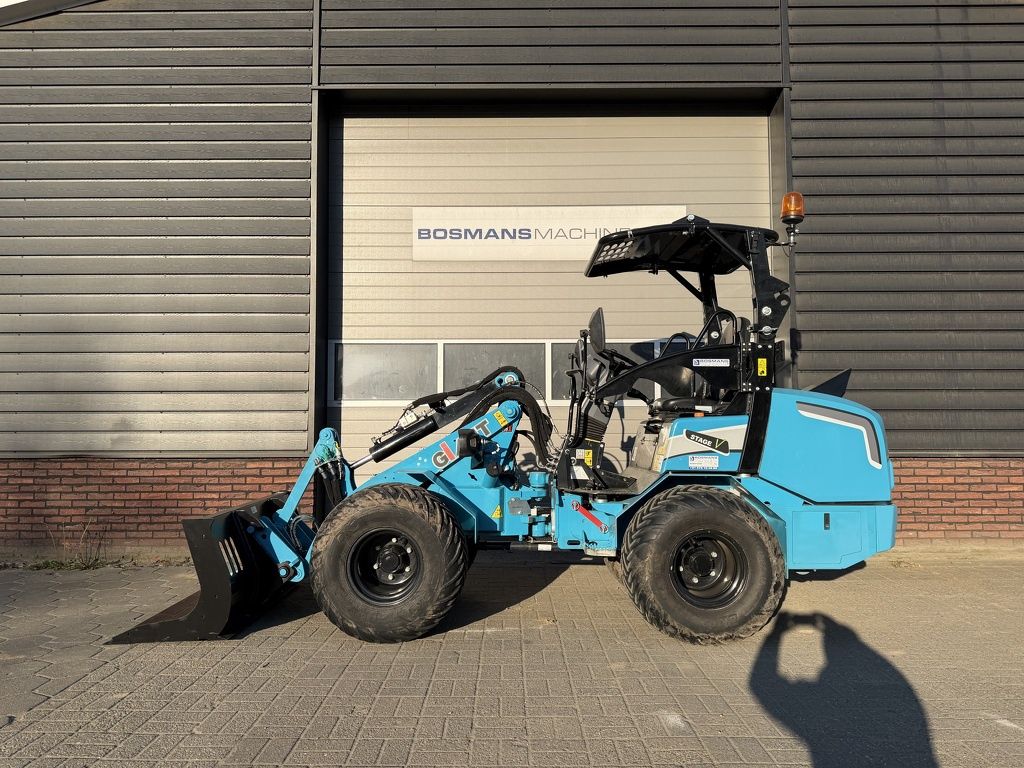 Giant G2700 X-TRA HD+ minishovel BJ 2024 1066 uur