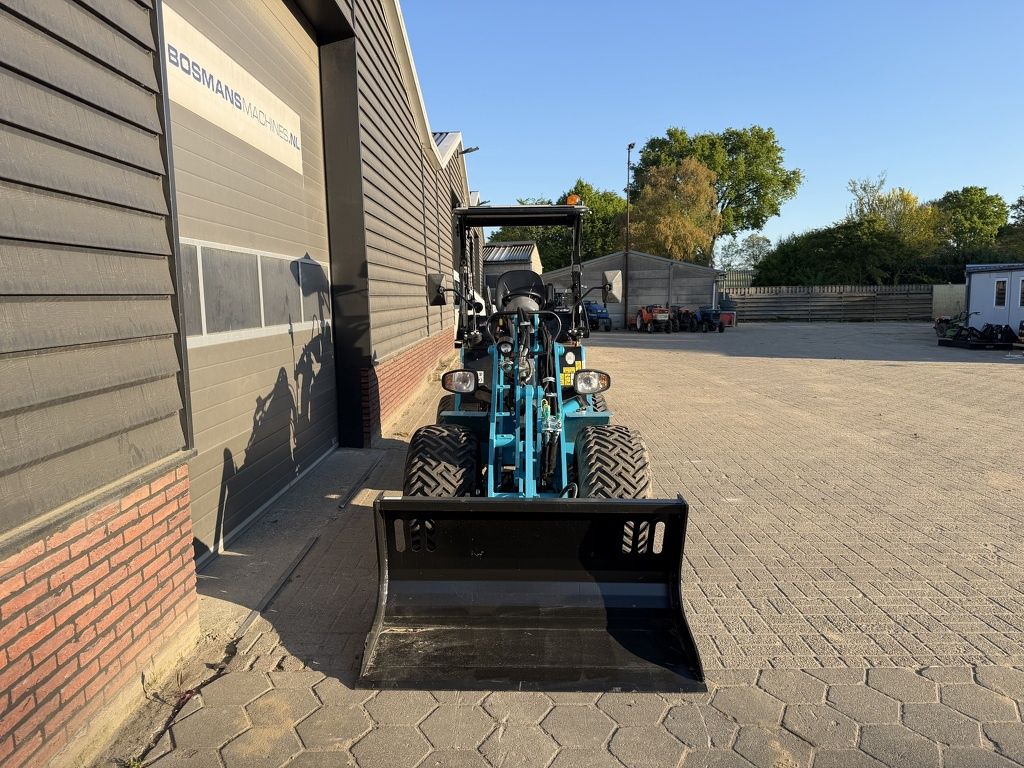 Giant G2700 X-TRA HD+ minishovel BJ 2024 1066 uur