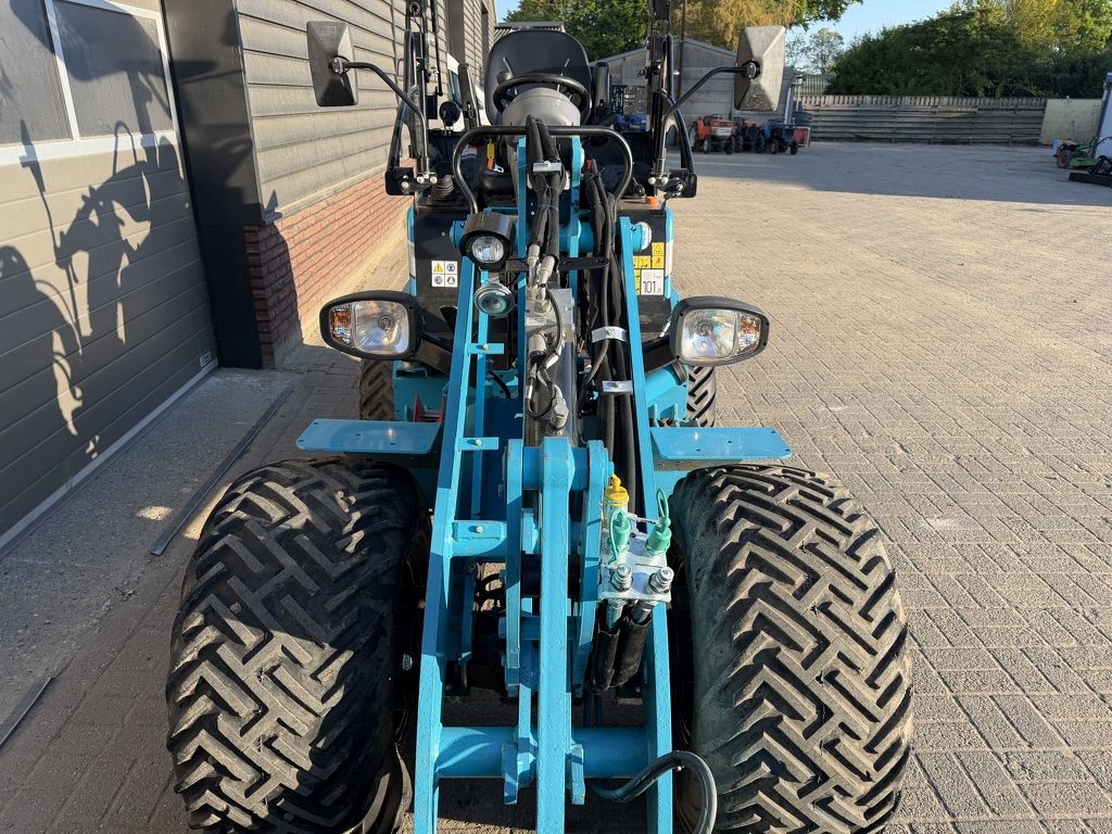 Giant G2700 X-TRA HD+ minishovel BJ 2024 1066 uur