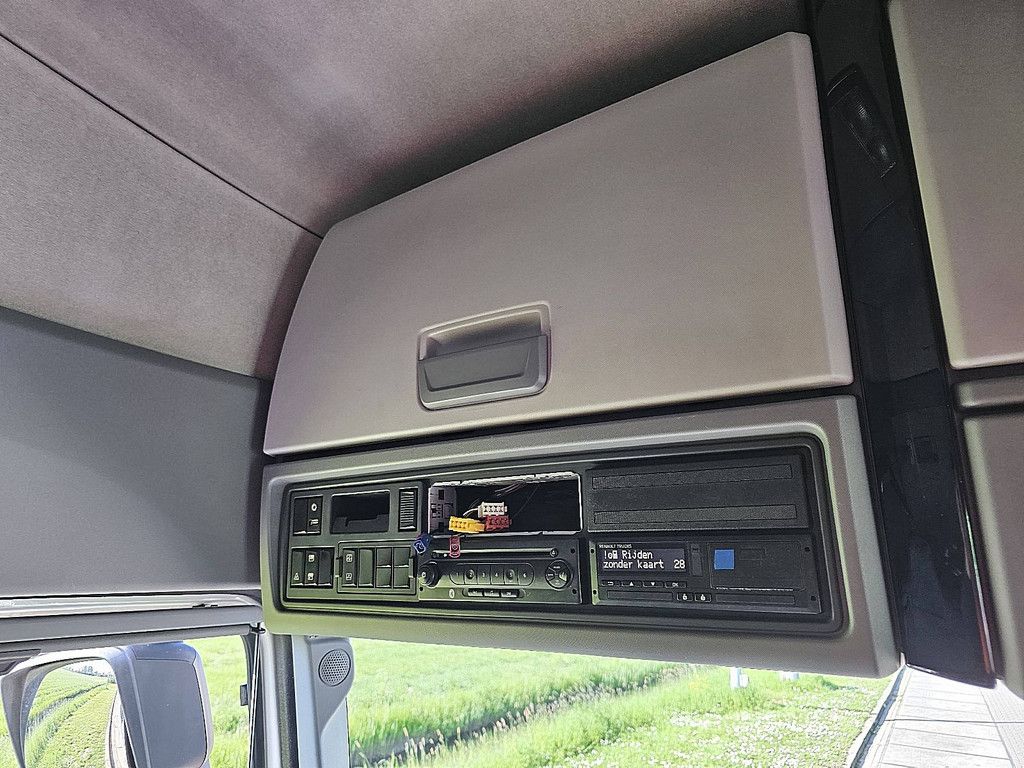 RENAULT T 460 6x2 steeraxle lift