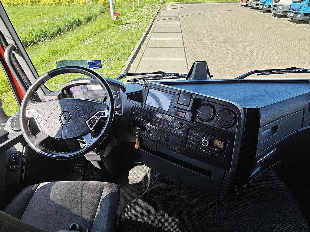 RENAULT T 520