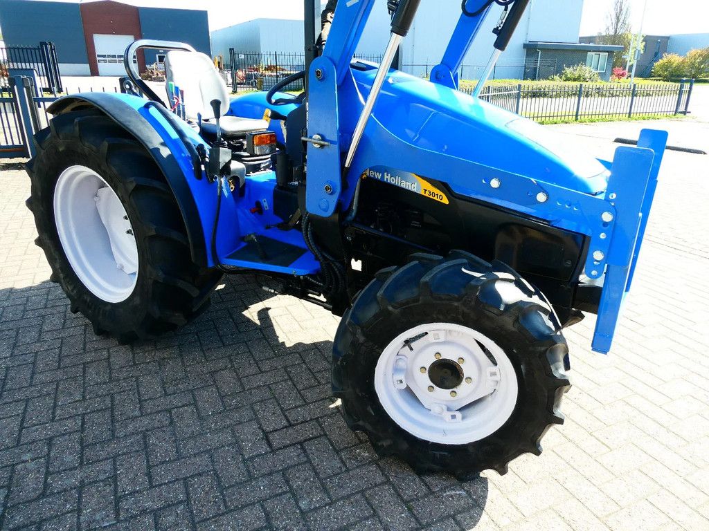 New Holland T3010 4wd / 00801 Draaiuren / Voorlader