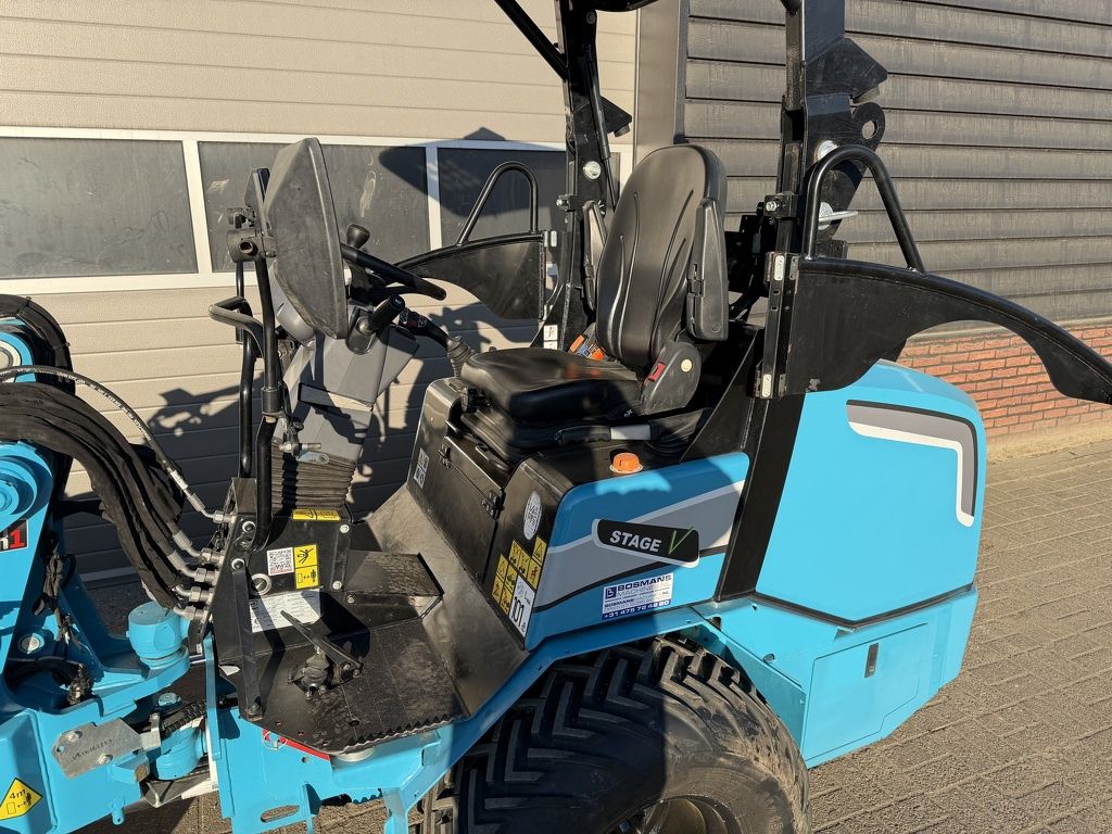 Giant G2700 X-TRA HD+ minishovel BJ 2024 1066 uur