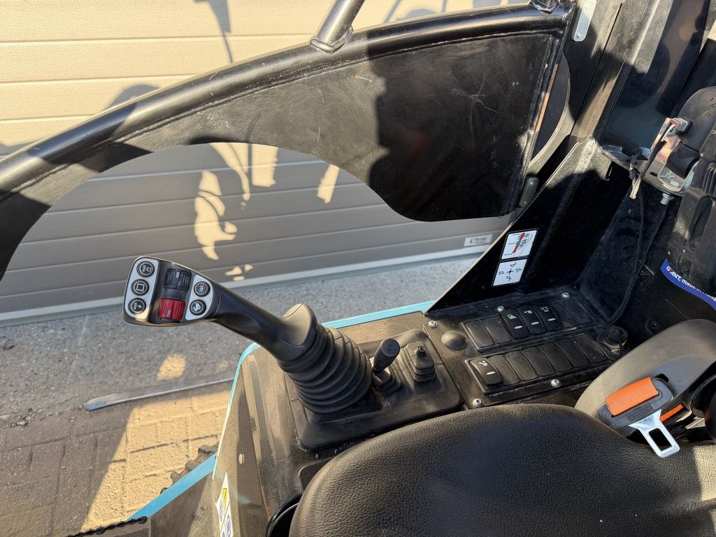 Giant G2700 X-TRA HD+ minishovel BJ 2024 1066 uur