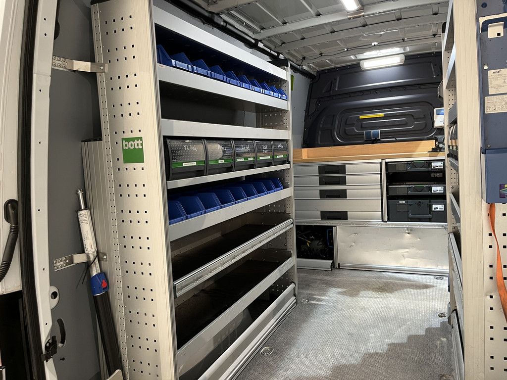 Mercedes-Benz Sprinter 311 CDI L2H2 RWD / Euro 6 / Servicebus / Bott inrichting / 220V / Airco / Oprijplaat / Compressor / CarPlay / Camera
