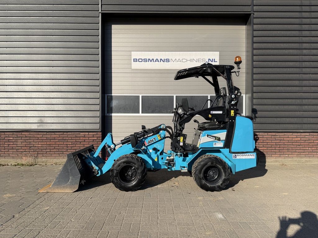 Giant G1500 X-TRA minishovel MIAMI blue 2024