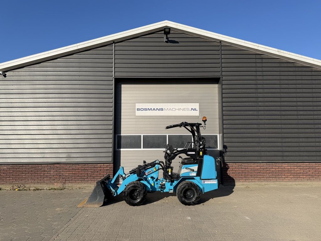 Giant G1500 X-TRA minishovel MIAMI blue 2024