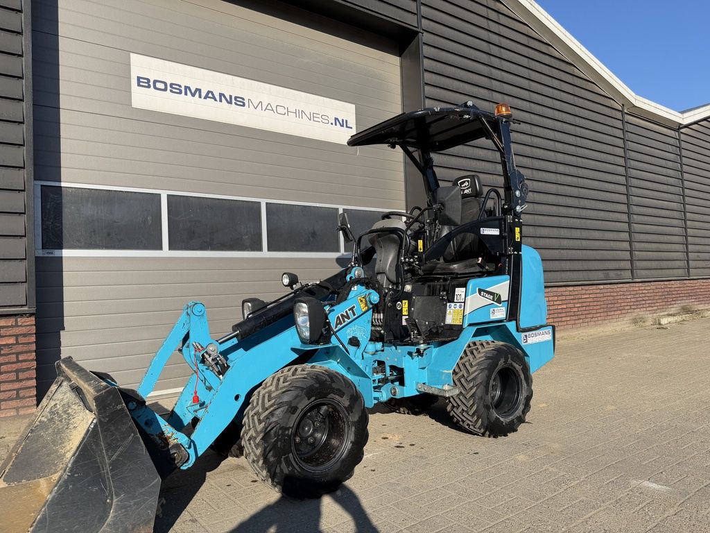 Giant G1500 X-TRA minishovel MIAMI blue 2024