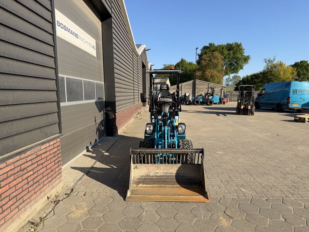 Giant G1500 X-TRA minishovel MIAMI blue 2024