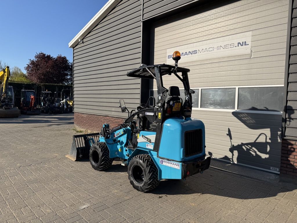 Giant G1500 X-TRA minishovel MIAMI blue 2024