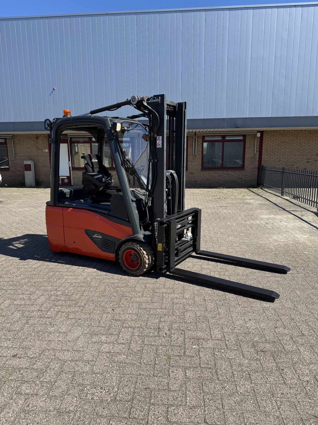 Linde E18 EVO 2018/2021 VORKENVERSTELLER / UITSCHUIFBARE VORKEN