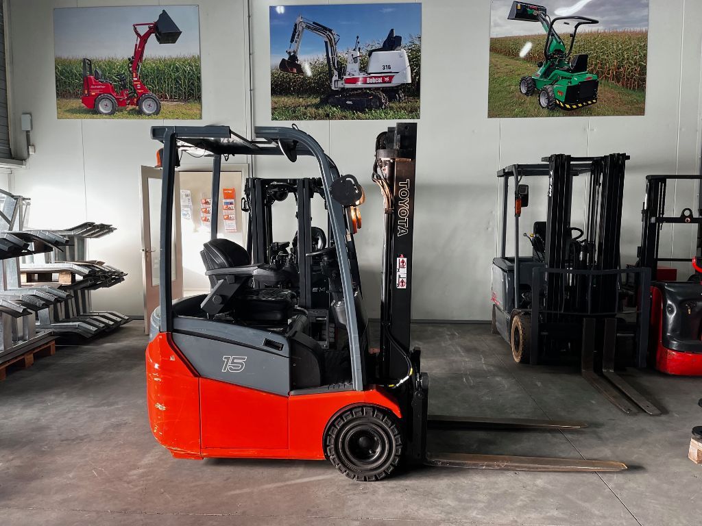 TOYOTA 7FBEST15 TRIPLOMAST, SIDESHIFT, Accu bj 2018, weinig uur.