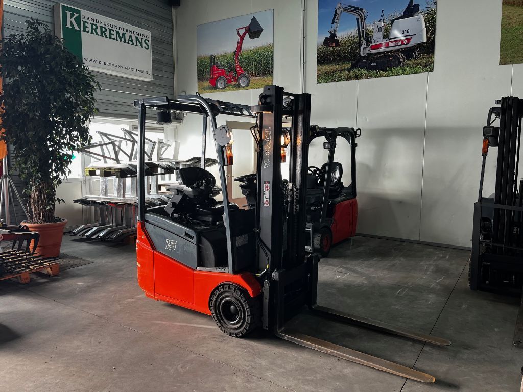 TOYOTA 7FBEST15 TRIPLOMAST, SIDESHIFT, Accu bj 2018, weinig uur.