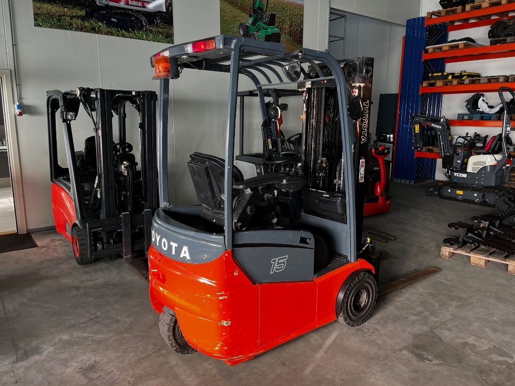 TOYOTA 7FBEST15 TRIPLOMAST, SIDESHIFT, Accu bj 2018, weinig uur.