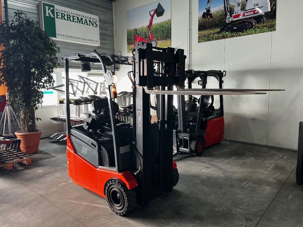 TOYOTA 7FBEST15 TRIPLOMAST, SIDESHIFT, Accu bj 2018, weinig uur.