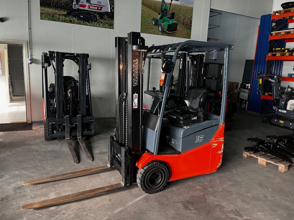 TOYOTA 7FBEST15 TRIPLOMAST, SIDESHIFT, Accu bj 2018, weinig uur.